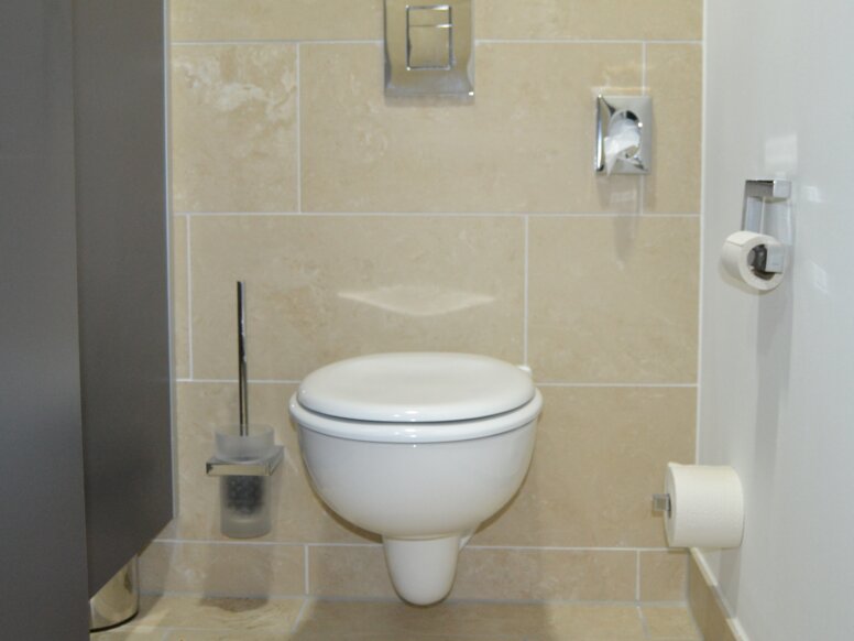 Koninklijke porseleinfabriek in Berlijn Toilet uitgerust met System 100, toiletborstelset, papierhouder, reservepapierhouder, dispenser voor toilettasjes