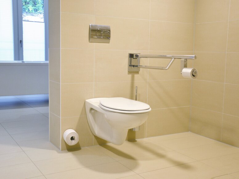 Seniorenresidentie Philosophenweg in Wetzlar Toilet uitgerust met inklapbare steungreep, reservepapierhouder en toiletborstelset